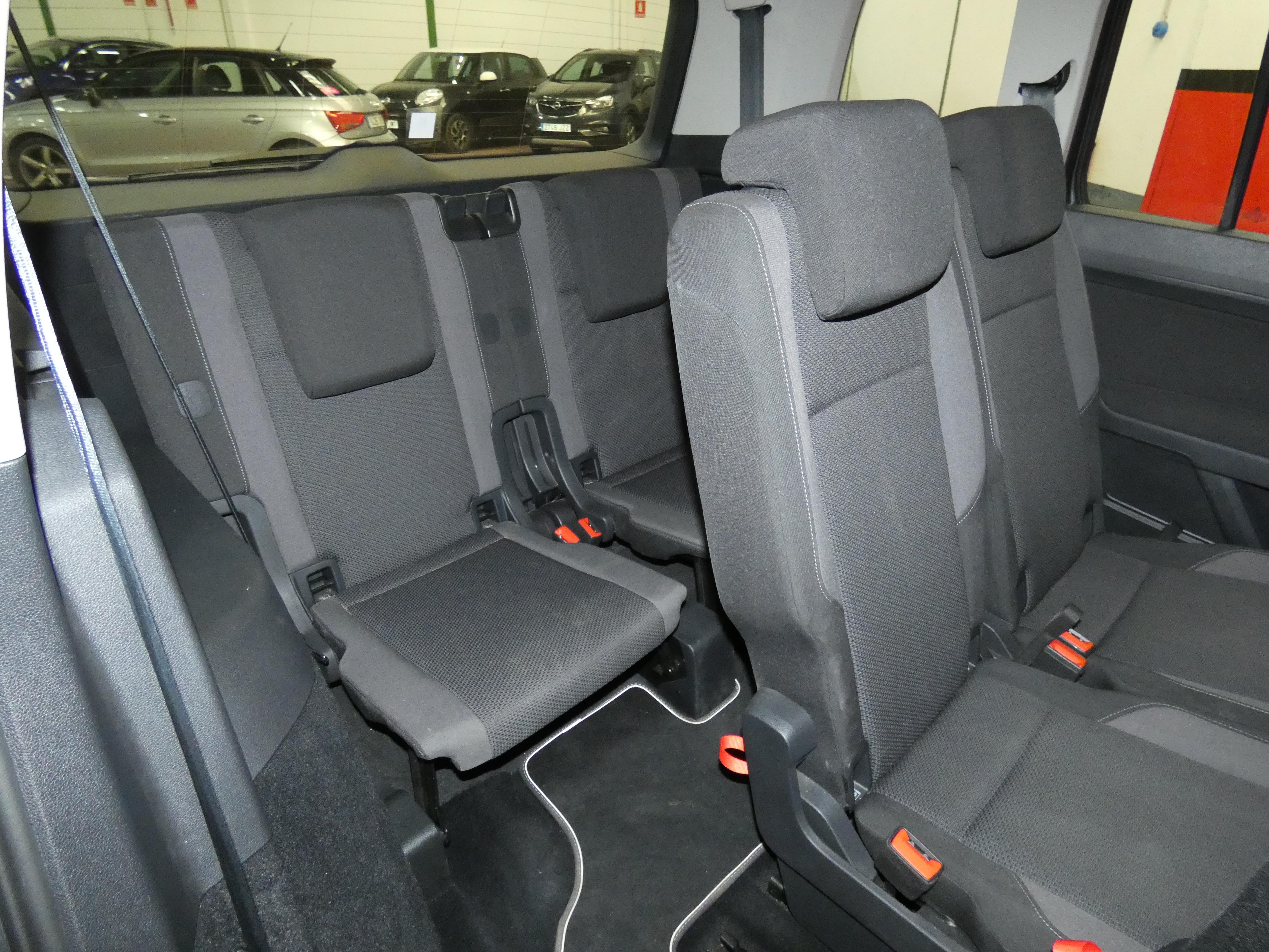 ClickAutos.es Volkswagen Touran 1.2 TSI 110CV Business 7 Plazas Negro disponible en Valencia